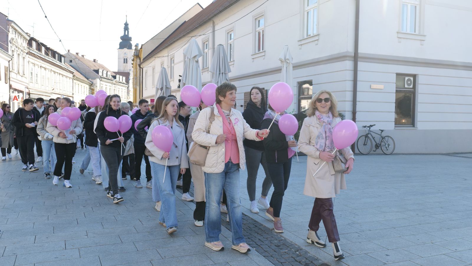 DAN RUŽIČASTE VRPCE Čakovčanke hodale za prevenciju i poručile Odlazak na pregled spašava život (13) DAN RUŽIČASTE VRPCE Čakovčanke hodale za prevenciju i poručile Odlazak na pregled spašava život (13)