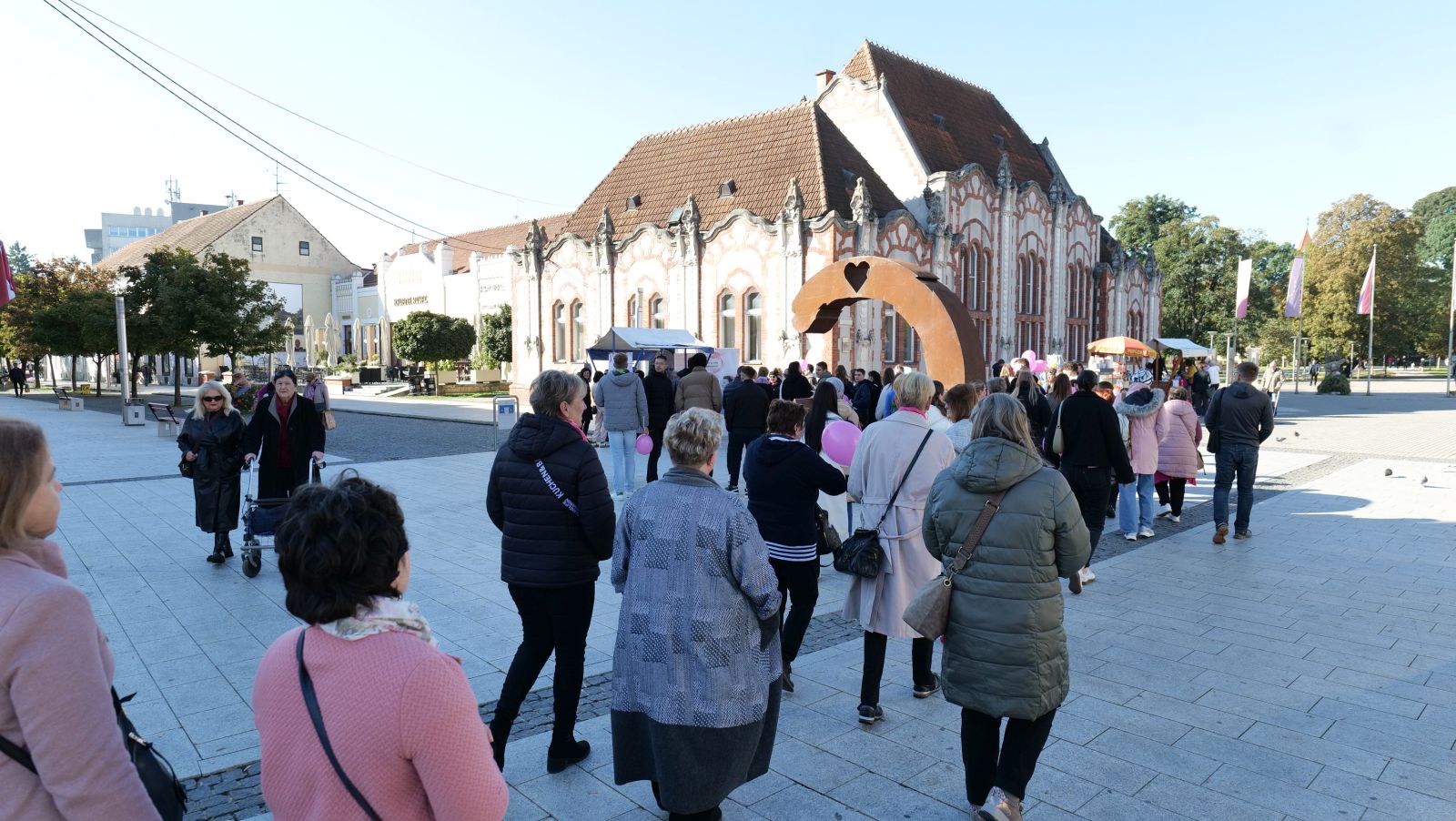 DAN RUŽIČASTE VRPCE Čakovčanke hodale za prevenciju i poručile Odlazak na pregled spašava život (16) DAN RUŽIČASTE VRPCE Čakovčanke hodale za prevenciju i poručile Odlazak na pregled spašava život (16)