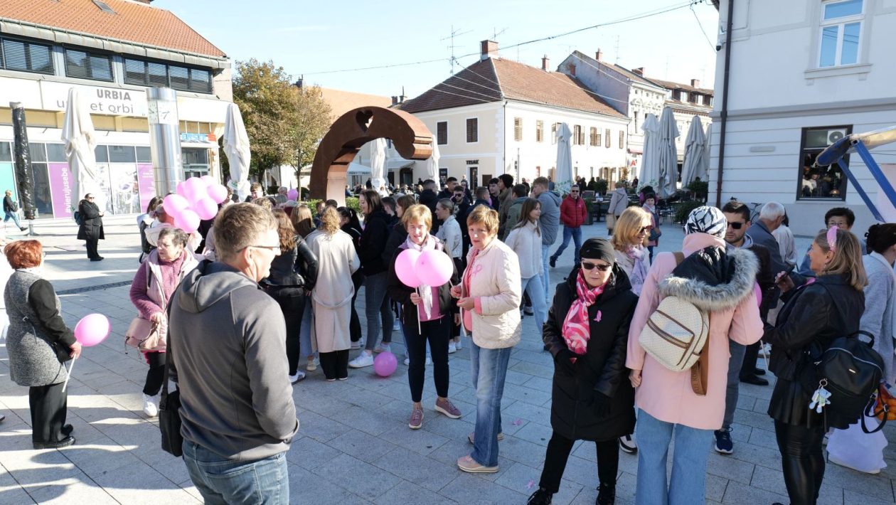 DAN RUŽIČASTE VRPCE Čakovčanke hodale za prevenciju i poručile Odlazak na pregled spašava život (17)