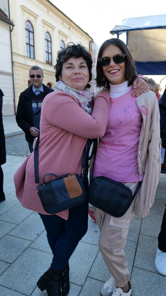 DAN RUŽIČASTE VRPCE Čakovčanke hodale za prevenciju i poručile Odlazak na pregled spašava život (23) DAN RUŽIČASTE VRPCE Čakovčanke hodale za prevenciju i poručile Odlazak na pregled spašava život (23)