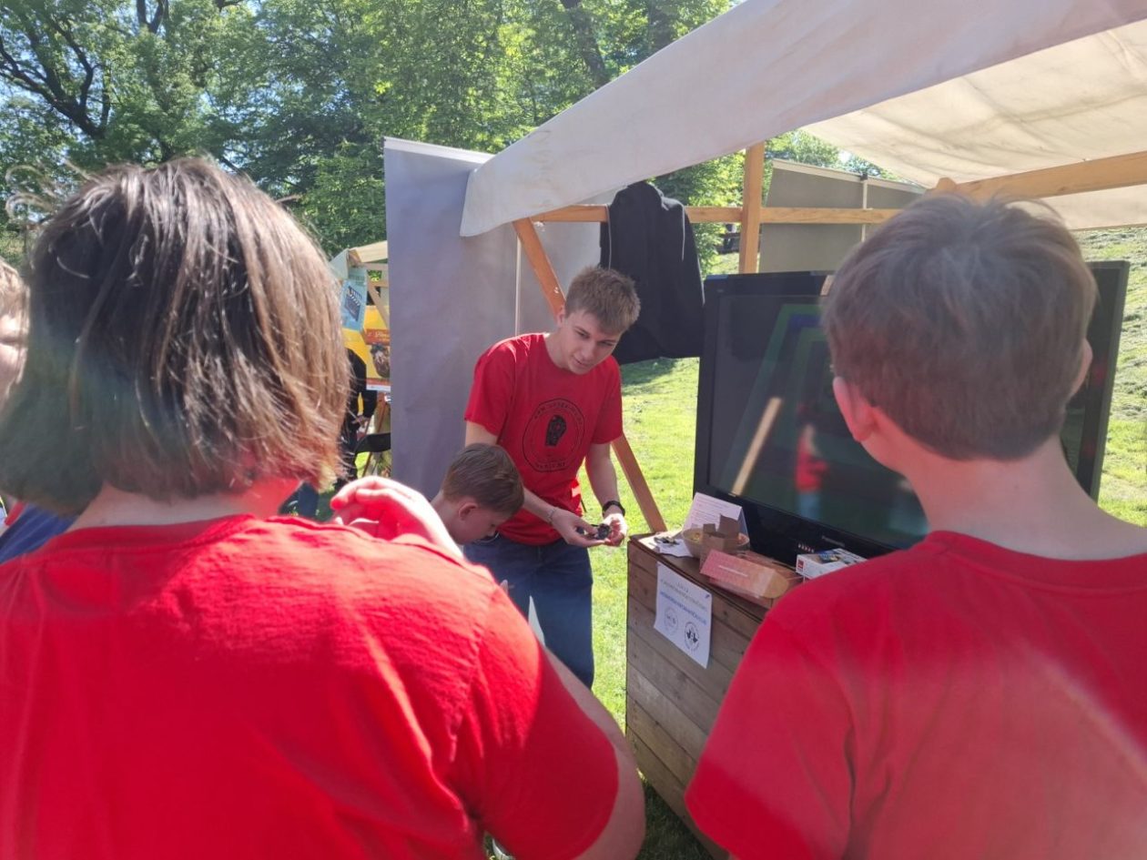 DAN TEHNIČKE KULTURE Perivoj Zrinskih pretvoren u centar robotike, znanja i kreativnosti (1)