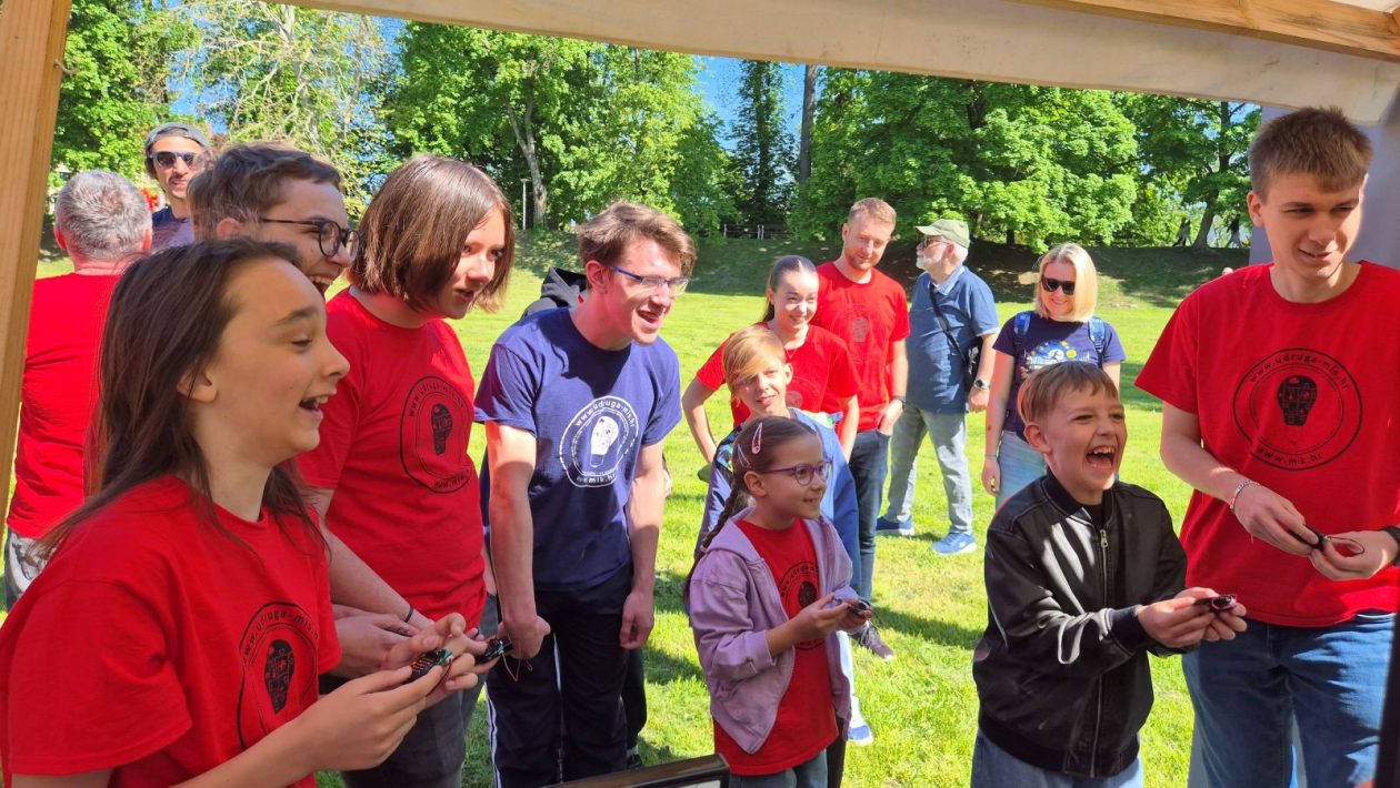 DAN TEHNIČKE KULTURE Perivoj Zrinskih pretvoren u centar robotike, znanja i kreativnosti (7)