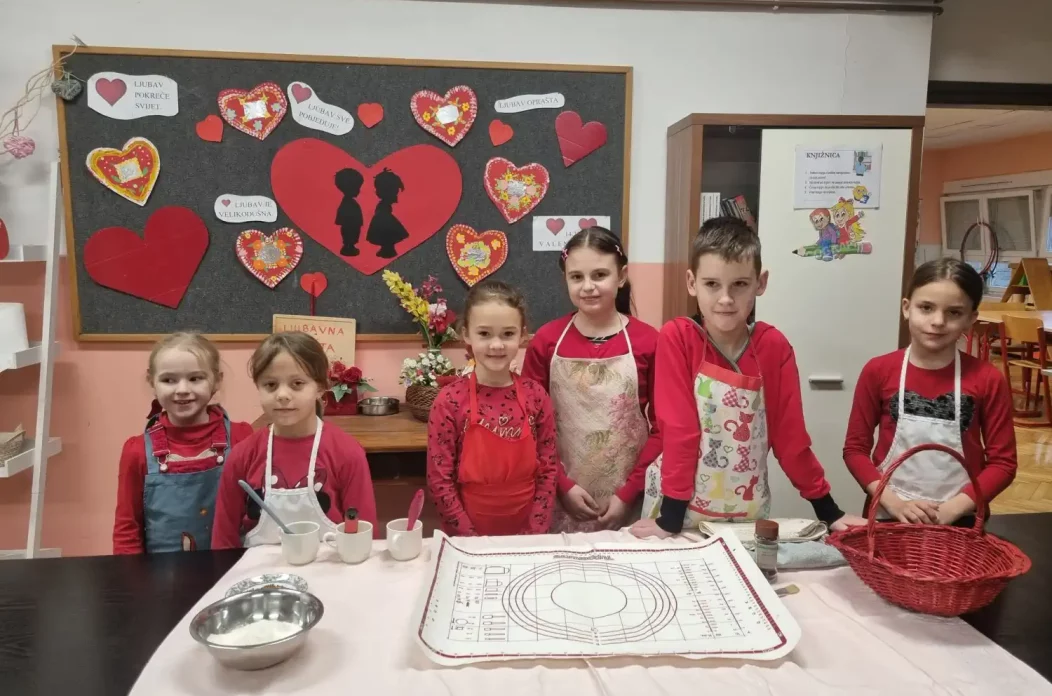 DEKANOVEC Ftičeki se ženiju – učenici Područne škole Florijana Andrašeca oživjeli stari međimurski običaj (11) DEKANOVEC Ftičeki se ženiju – učenici Područne škole Florijana Andrašeca oživjeli stari međimurski običaj (11)