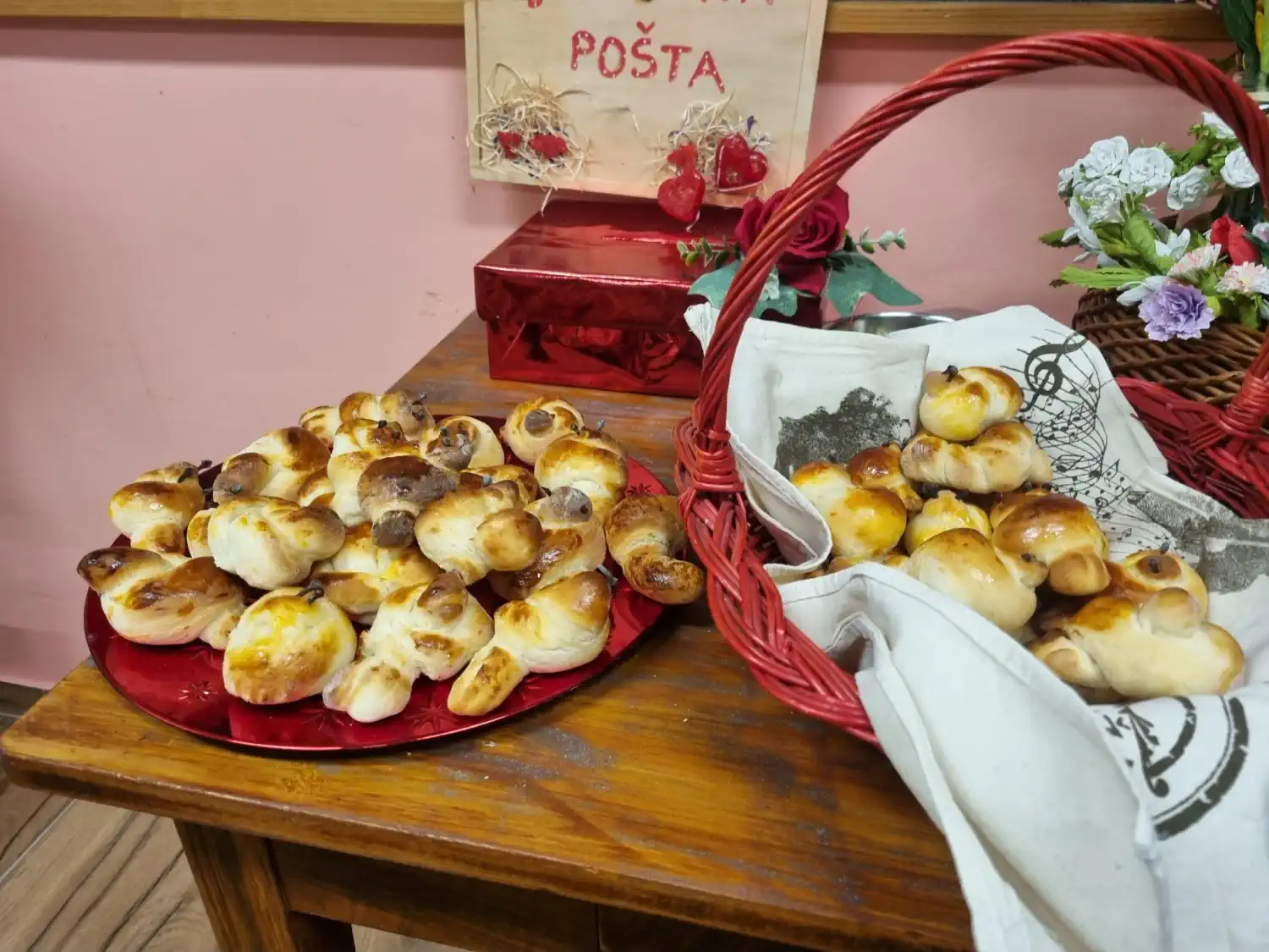 DEKANOVEC Ftičeki se ženiju – učenici Područne škole Florijana Andrašeca oživjeli stari međimurski običaj (12) DEKANOVEC Ftičeki se ženiju – učenici Područne škole Florijana Andrašeca oživjeli stari međimurski običaj (12)