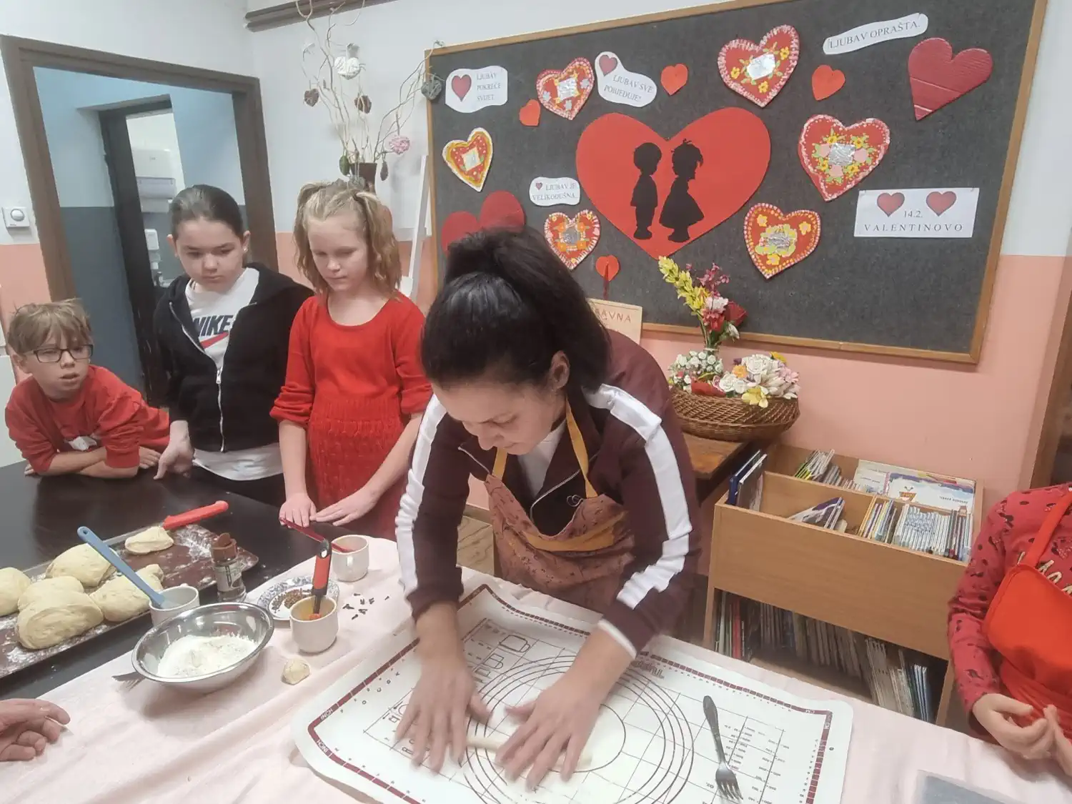 DEKANOVEC Ftičeki se ženiju – učenici Područne škole Florijana Andrašeca oživjeli stari međimurski običaj (13) DEKANOVEC Ftičeki se ženiju – učenici Područne škole Florijana Andrašeca oživjeli stari međimurski običaj (13)