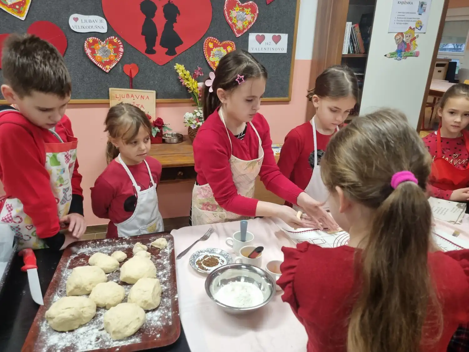 DEKANOVEC Ftičeki se ženiju – učenici Područne škole Florijana Andrašeca oživjeli stari međimurski običaj (8) DEKANOVEC Ftičeki se ženiju – učenici Područne škole Florijana Andrašeca oživjeli stari međimurski običaj (8)