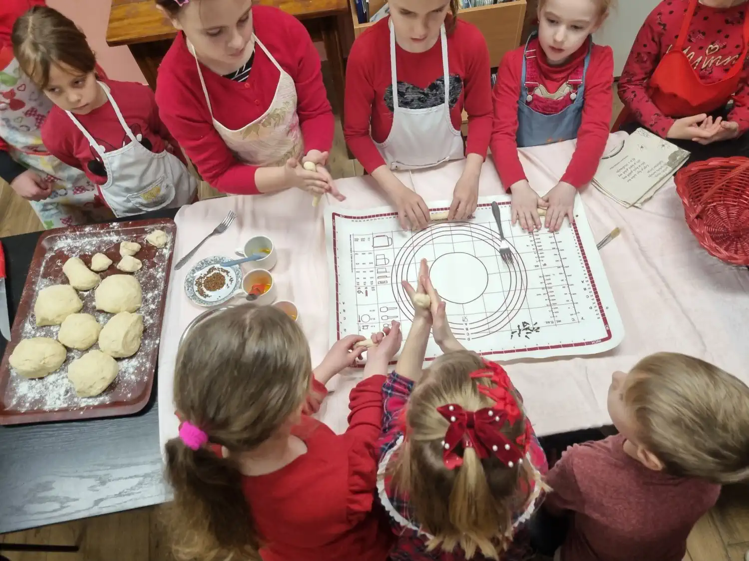 DEKANOVEC Ftičeki se ženiju – učenici Područne škole Florijana Andrašeca oživjeli stari međimurski običaj (9) DEKANOVEC Ftičeki se ženiju – učenici Područne škole Florijana Andrašeca oživjeli stari međimurski običaj (9)