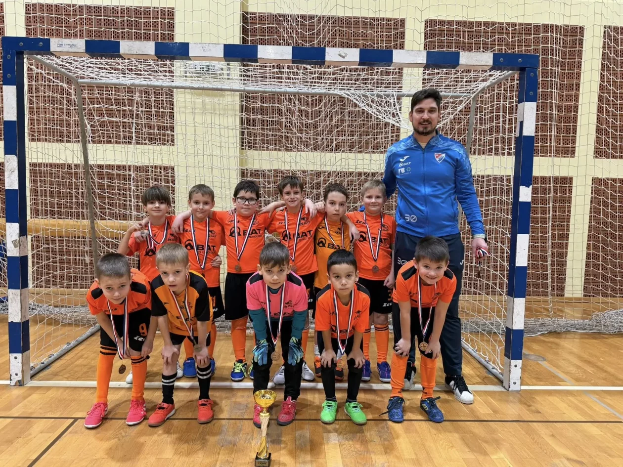 DINAMO-ZELENKO-BAT U-8 (24) DINAMO-ZELENKO-BAT U-8 (24)