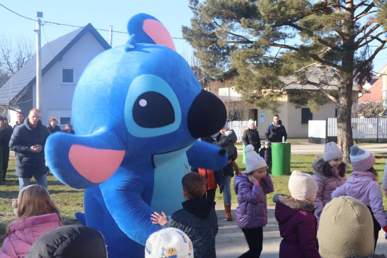 DJEČJI DOČEK Veselo podne u Mačkovcu slavi se ispred Društvenog doma (20)
