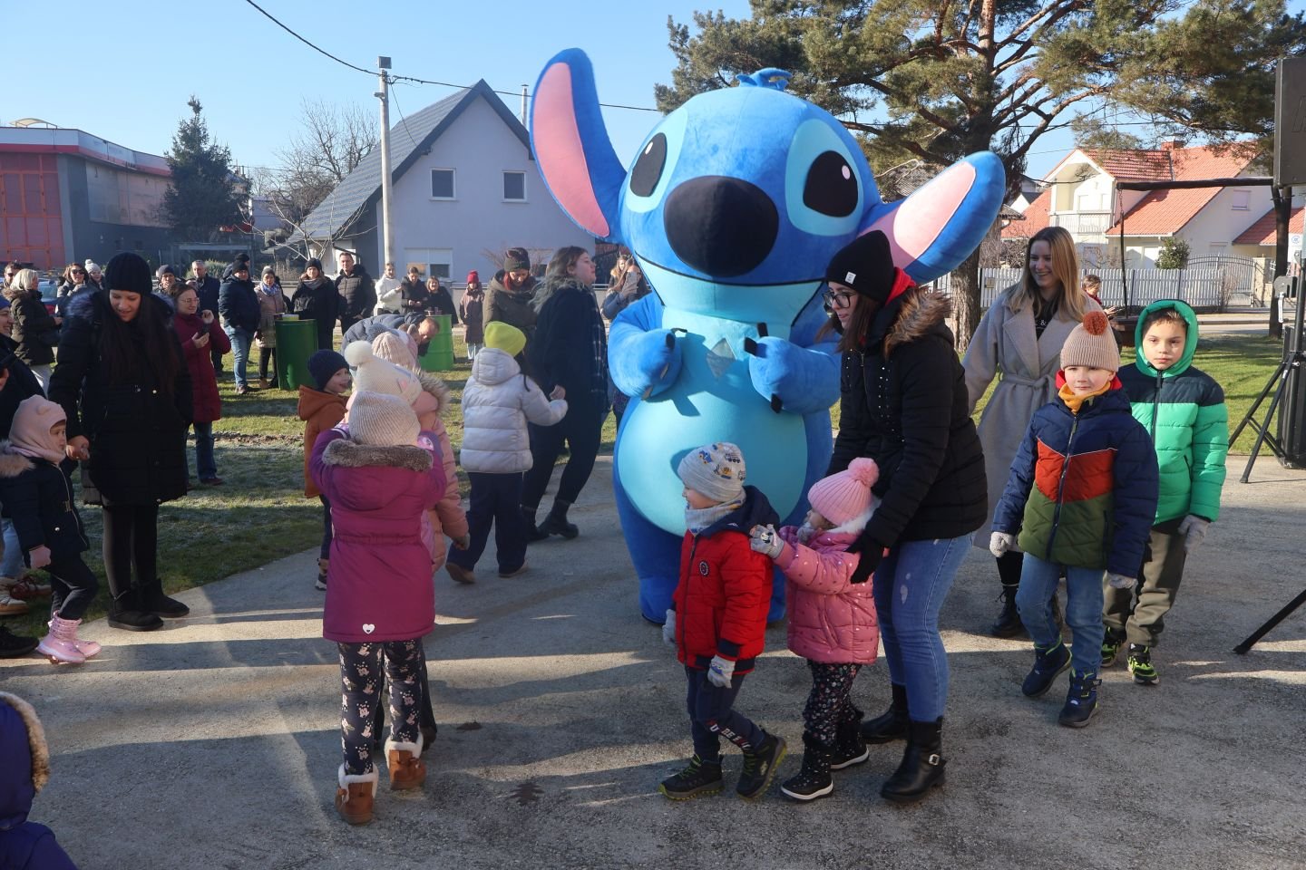 DJEČJI DOČEK Veselo podne u Mačkovcu slavi se ispred Društvenog doma (22)