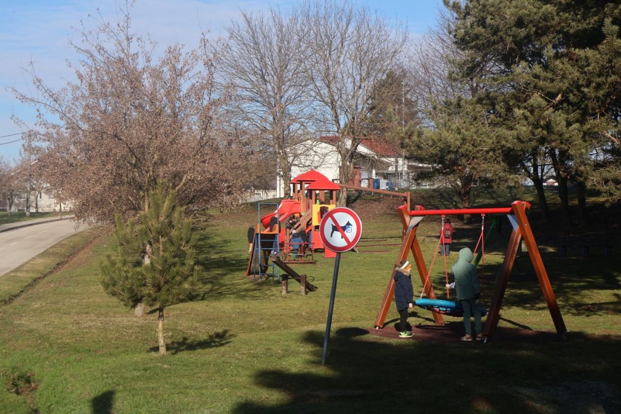 DJEČJI DOČEK Veselo podne u Mačkovcu slavi se ispred Društvenog doma (4)