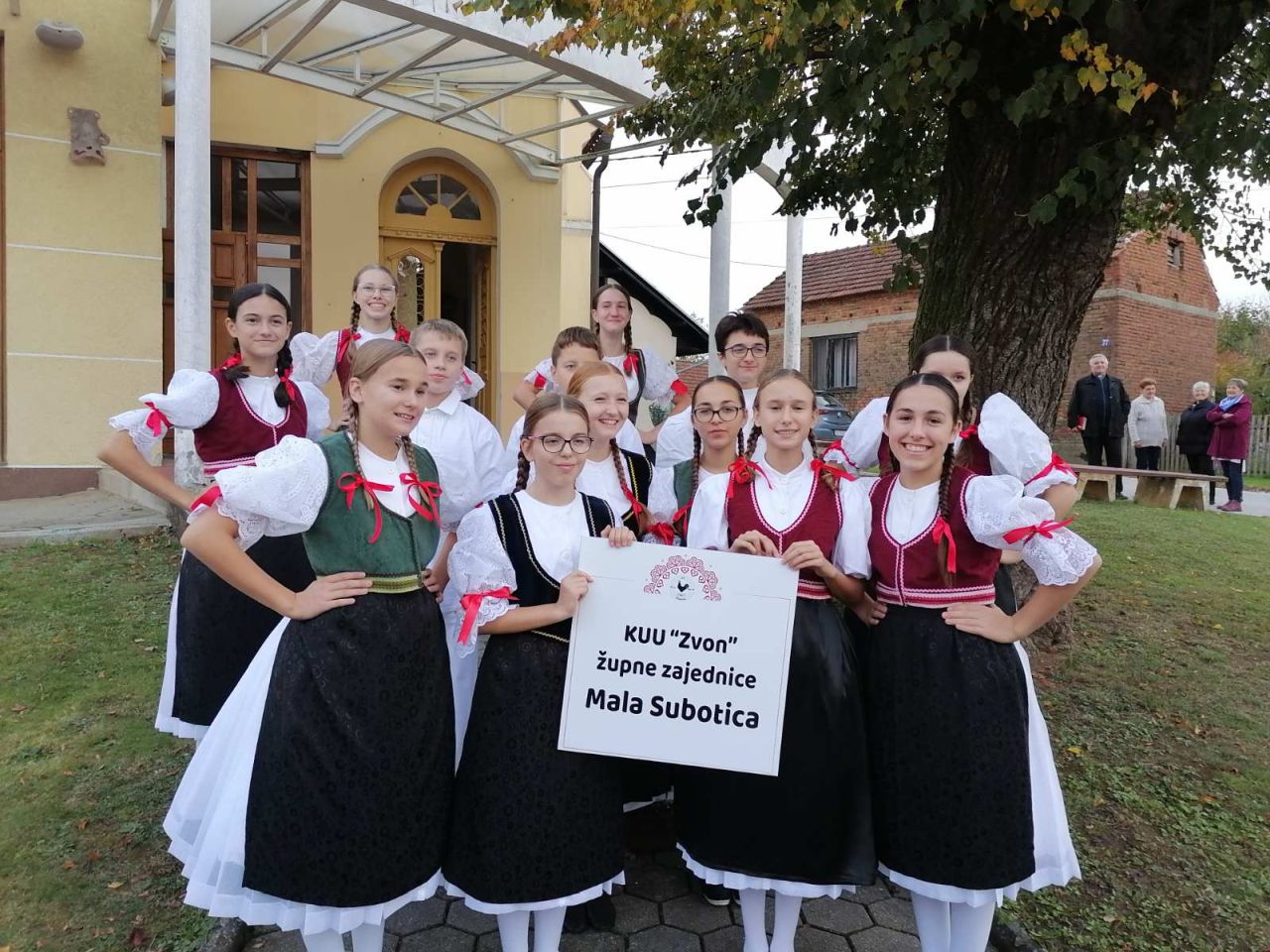 DJEČJI FOLKLORNI SUSRETI Rasplesani mališani iz Međimurja osvojili Žiškovec! (1)