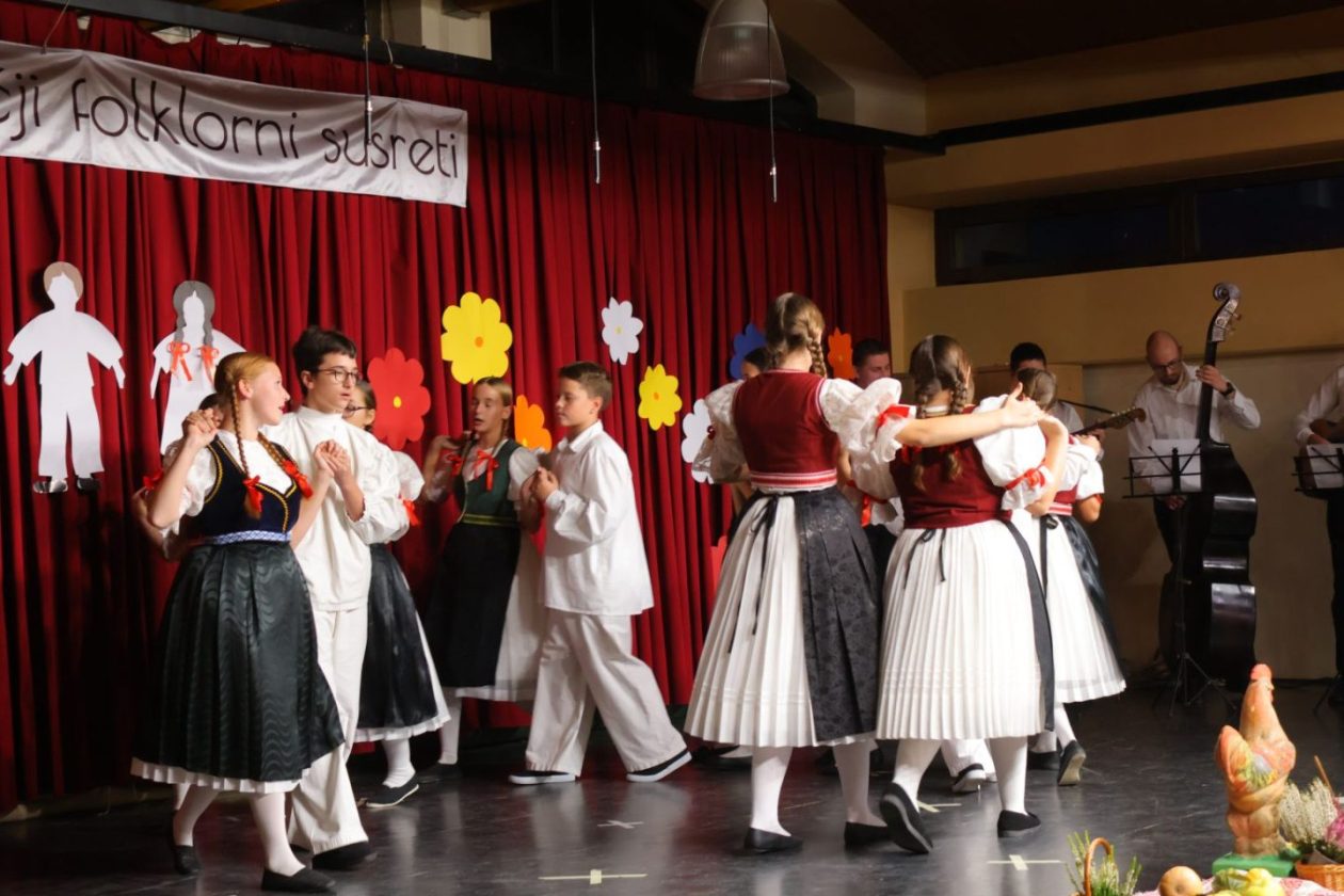 DJEČJI FOLKLORNI SUSRETI Rasplesani mališani iz Međimurja osvojili Žiškovec! (15)