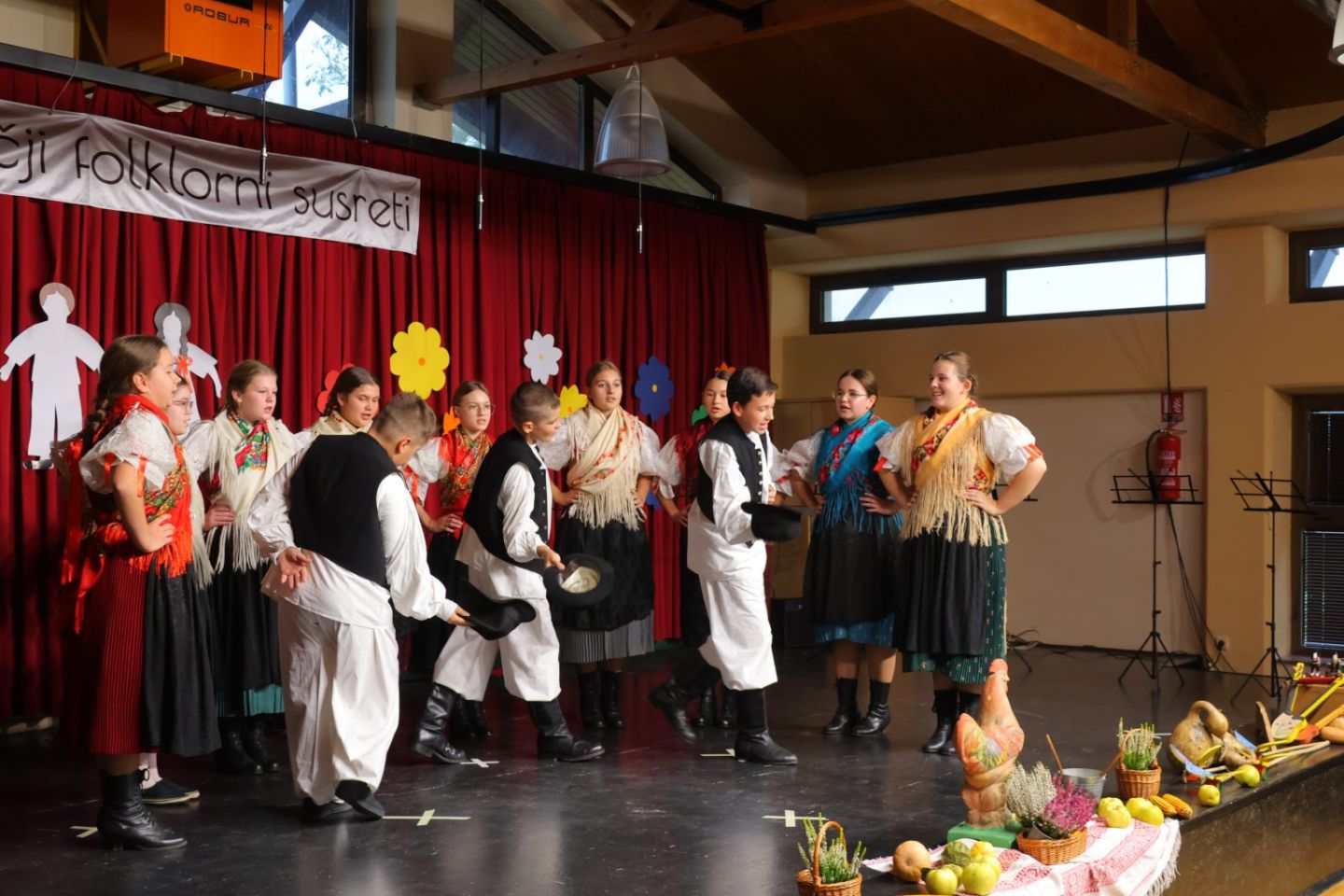 DJEČJI FOLKLORNI SUSRETI Rasplesani mališani iz Međimurja osvojili Žiškovec! (27)