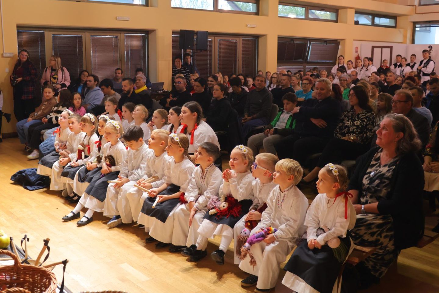 DJEČJI FOLKLORNI SUSRETI Rasplesani mališani iz Međimurja osvojili Žiškovec! (33)