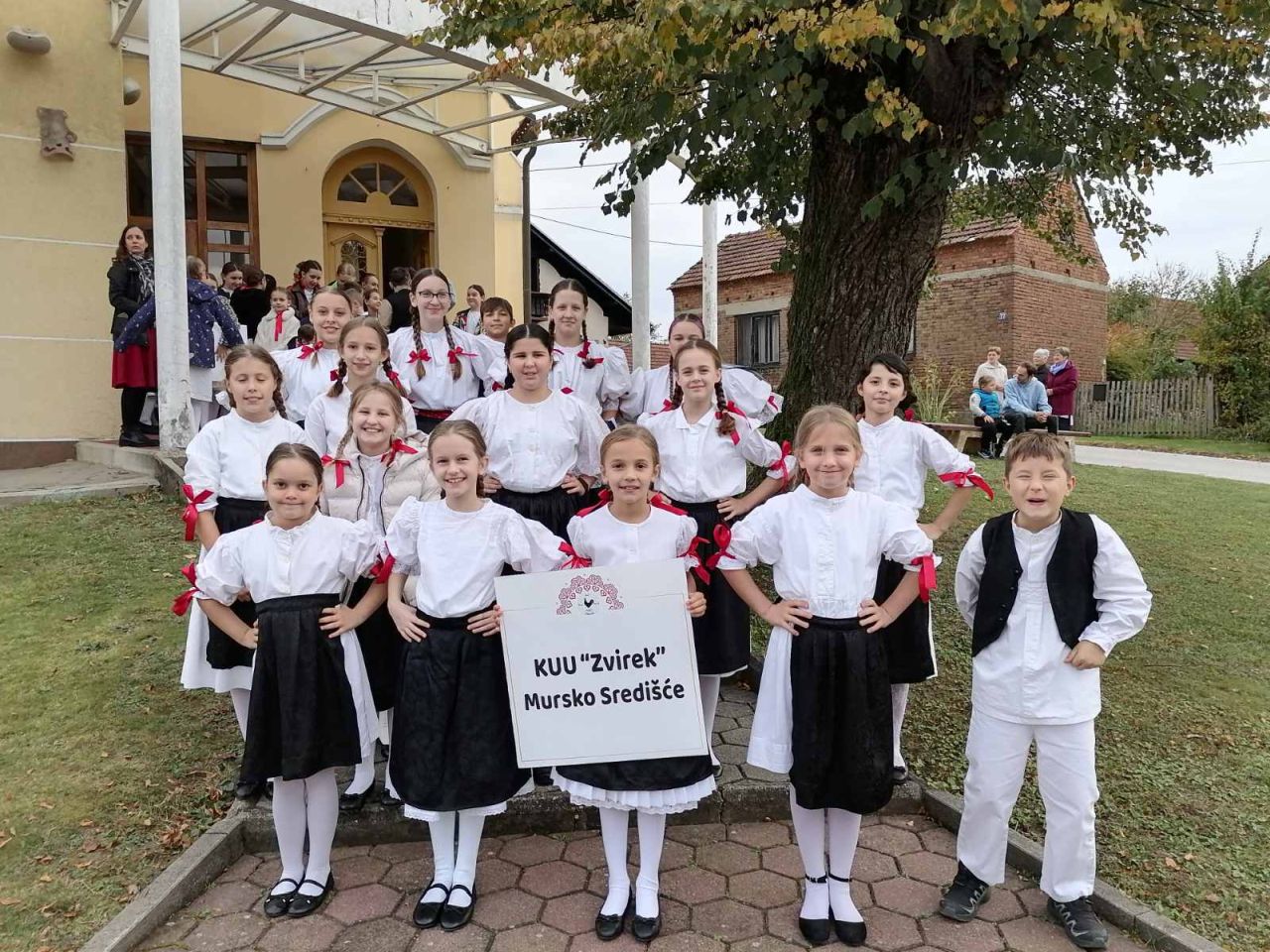 DJEČJI FOLKLORNI SUSRETI Rasplesani mališani iz Međimurja osvojili Žiškovec! (4)