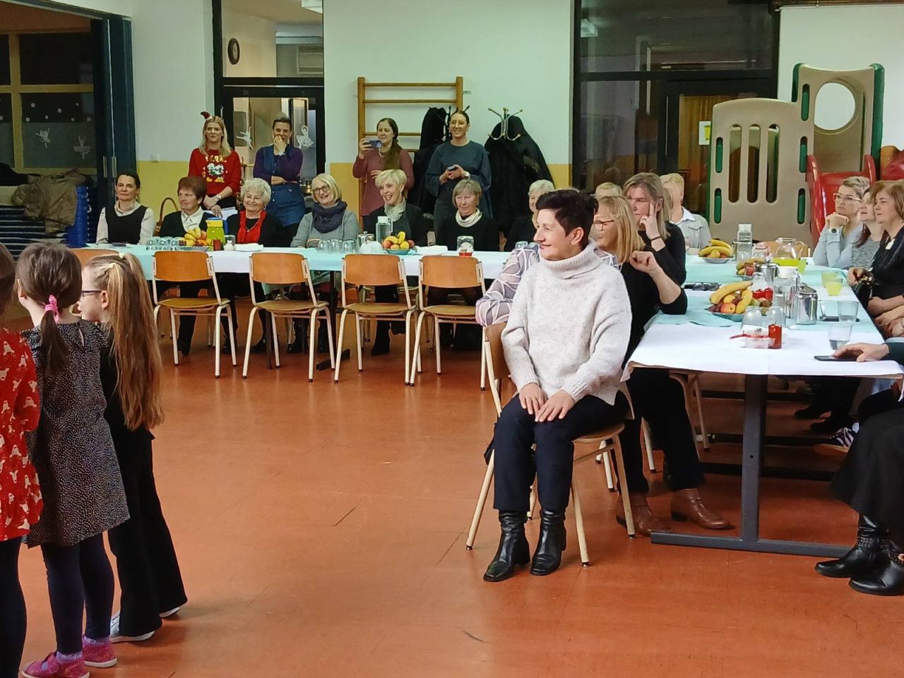 DJEČJI VRTIĆ CIPELICA Blagdansko druženje i susret s umirovljenicima (1)