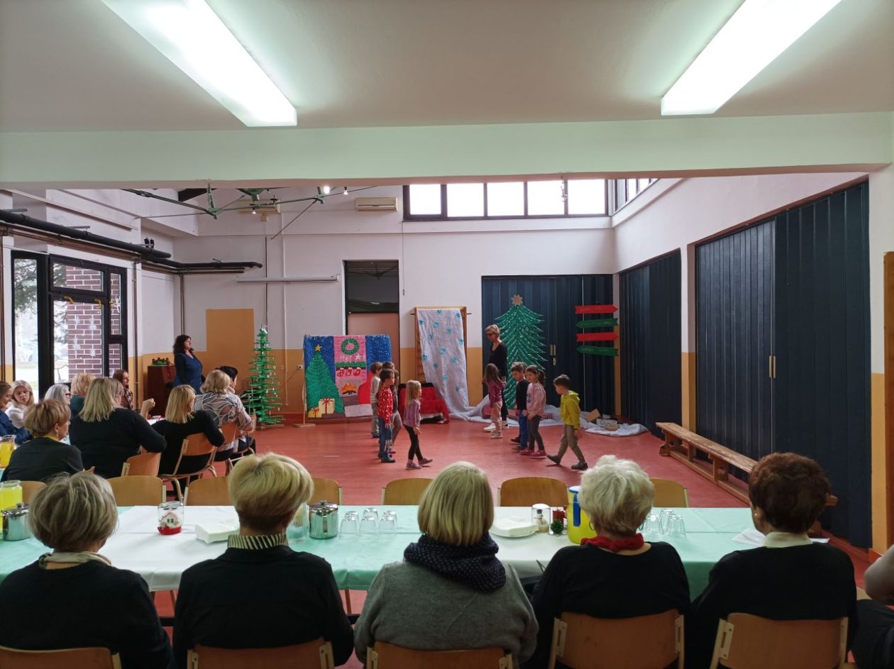 DJEČJI VRTIĆ CIPELICA Blagdansko druženje i susret s umirovljenicima (2) DJEČJI VRTIĆ CIPELICA Blagdansko druženje i susret s umirovljenicima (2)