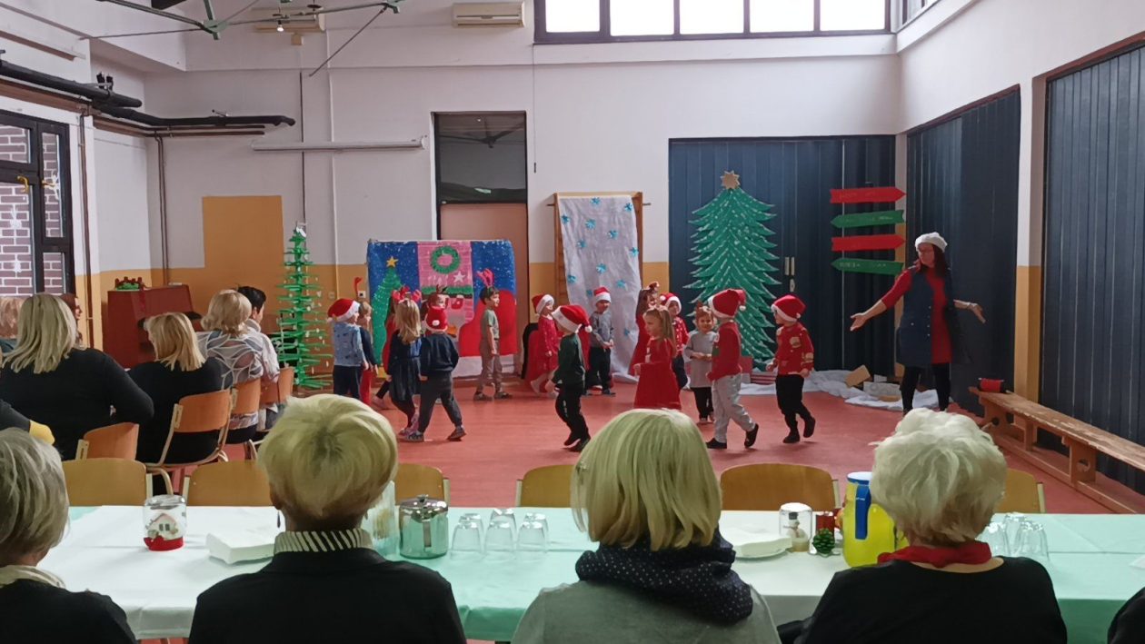 DJEČJI VRTIĆ CIPELICA Blagdansko druženje i susret s umirovljenicima (4) DJEČJI VRTIĆ CIPELICA Blagdansko druženje i susret s umirovljenicima (4)