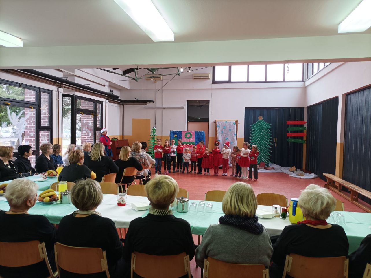 DJEČJI VRTIĆ CIPELICA Blagdansko druženje i susret s umirovljenicima (6)