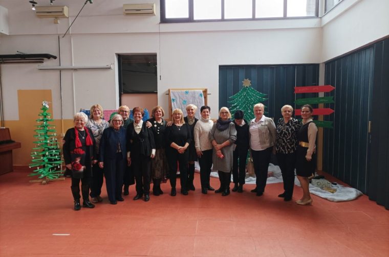 DJEČJI VRTIĆ CIPELICA Blagdansko druženje i susret s umirovljenicima (8)