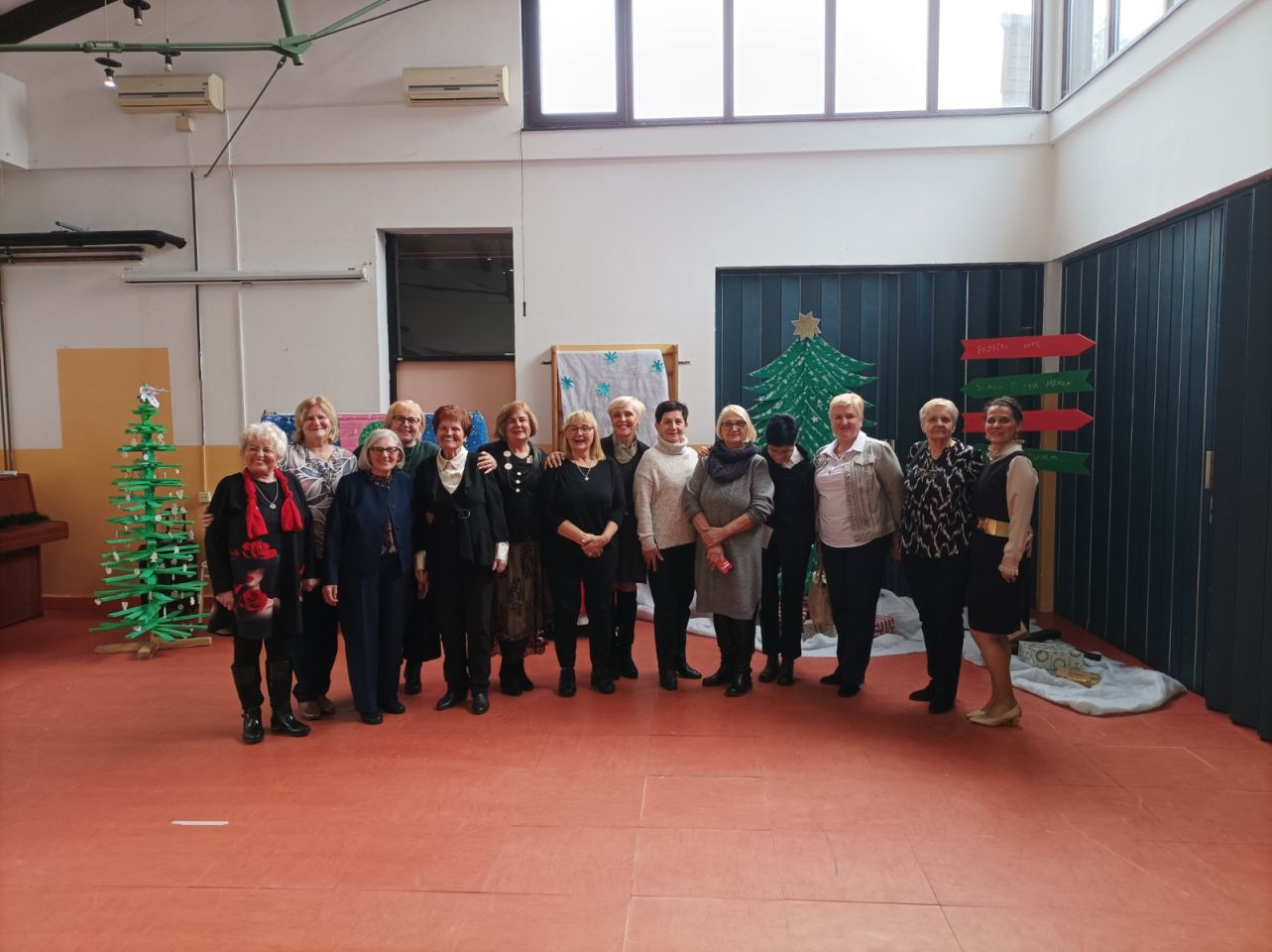 DJEČJI VRTIĆ CIPELICA Blagdansko druženje i susret s umirovljenicima (8)