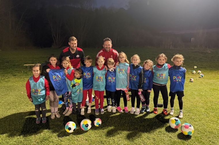 DJEVOJČICE U AKCIJI John Ackerley posjetio HNS i pokazni trening u Cirkovljanu (1) DJEVOJČICE U AKCIJI John Ackerley posjetio HNS i pokazni trening u Cirkovljanu (1)