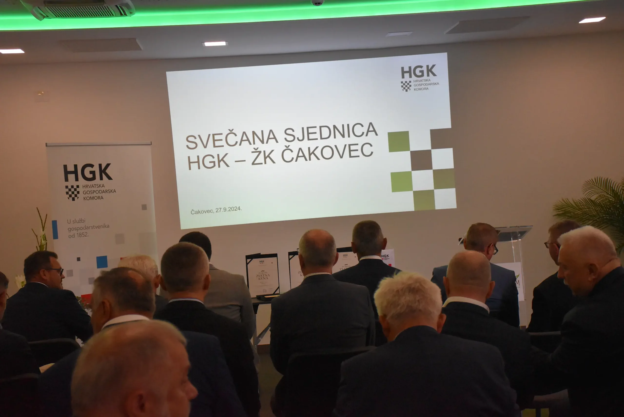 DODJELA PLAKETA Zlatna kuna skočila u ruke Kometu, Cetitecu i O.M.T (16) DODJELA PLAKETA Zlatna kuna skočila u ruke Kometu, Cetitecu i O.M.T (16)