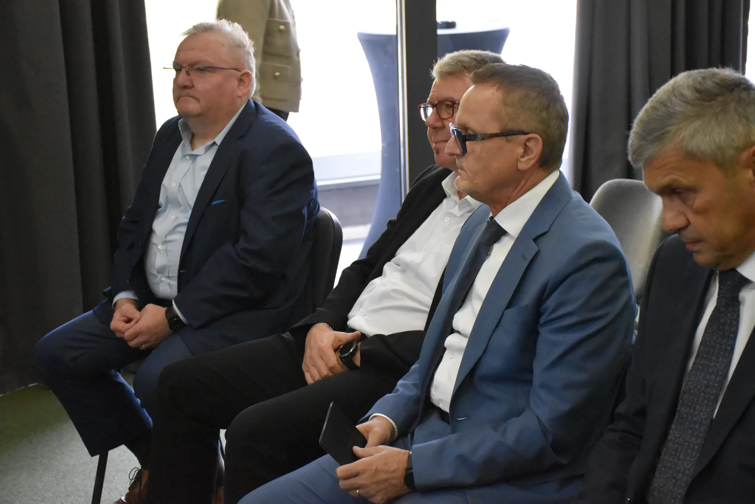 DODJELA PLAKETA Zlatna kuna skočila u ruke Kometu, Cetitecu i O.M.T (2) DODJELA PLAKETA Zlatna kuna skočila u ruke Kometu, Cetitecu i O.M.T (2)