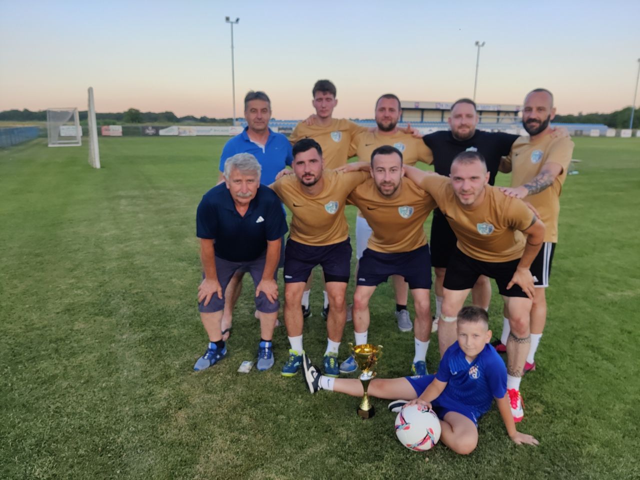 DOMAŠINEC Gornji kraj pobjednik uličnog turnira, a Luka Marodi najbolji igrač večeri (1) DOMAŠINEC Gornji kraj pobjednik uličnog turnira, a Luka Marodi najbolji igrač večeri (1)