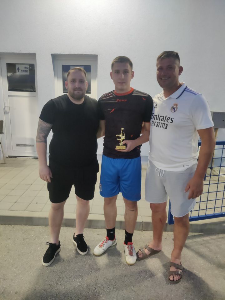 DOMAŠINEC Gornji kraj pobjednik uličnog turnira, a Luka Marodi najbolji igrač večeri (6) DOMAŠINEC Gornji kraj pobjednik uličnog turnira, a Luka Marodi najbolji igrač večeri (6)