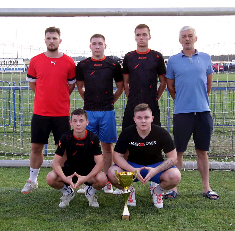 DOMAŠINEC Gornji kraj pobjednik uličnog turnira, a Luka Marodi najbolji igrač večeri (9) DOMAŠINEC Gornji kraj pobjednik uličnog turnira, a Luka Marodi najbolji igrač večeri (9)