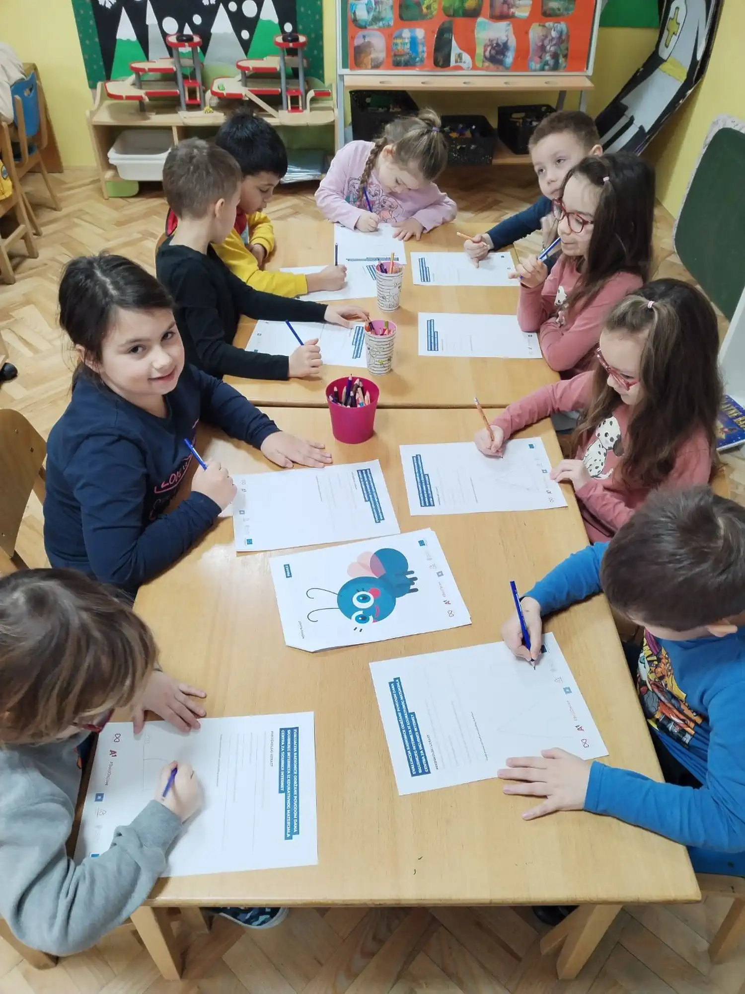 DOMAŠINEC Kako zaštititi djecu od ekrana Vrtić Jelenko obilježio Dan sigurnijeg interneta! (5) DOMAŠINEC Kako zaštititi djecu od ekrana Vrtić Jelenko obilježio Dan sigurnijeg interneta! (5)