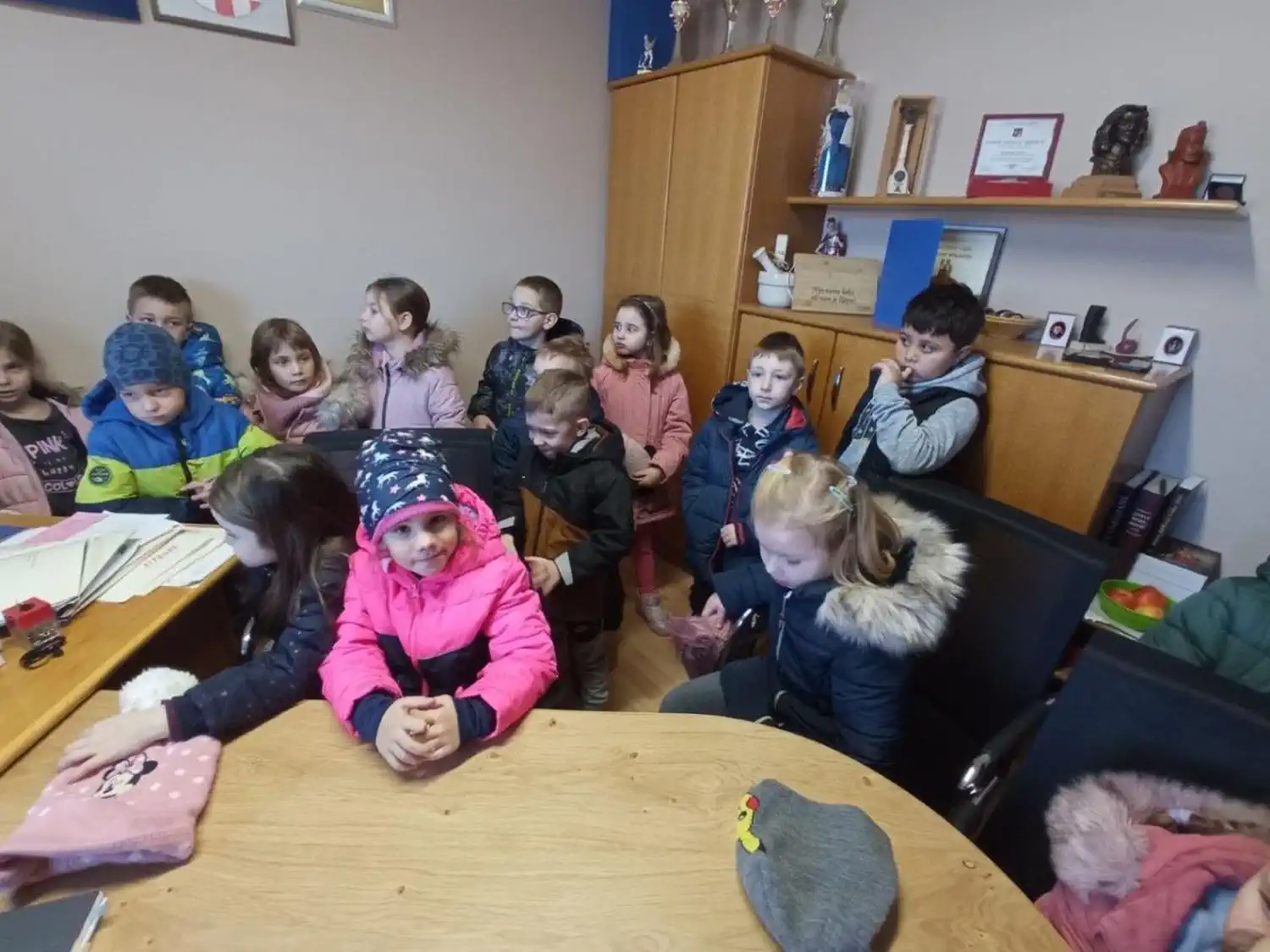 DONJA DUBRAVA Radoznali vrtićarci zavirili u općinske urede i upoznali načelnika (8) DONJA DUBRAVA Radoznali vrtićarci zavirili u općinske urede i upoznali načelnika (8)