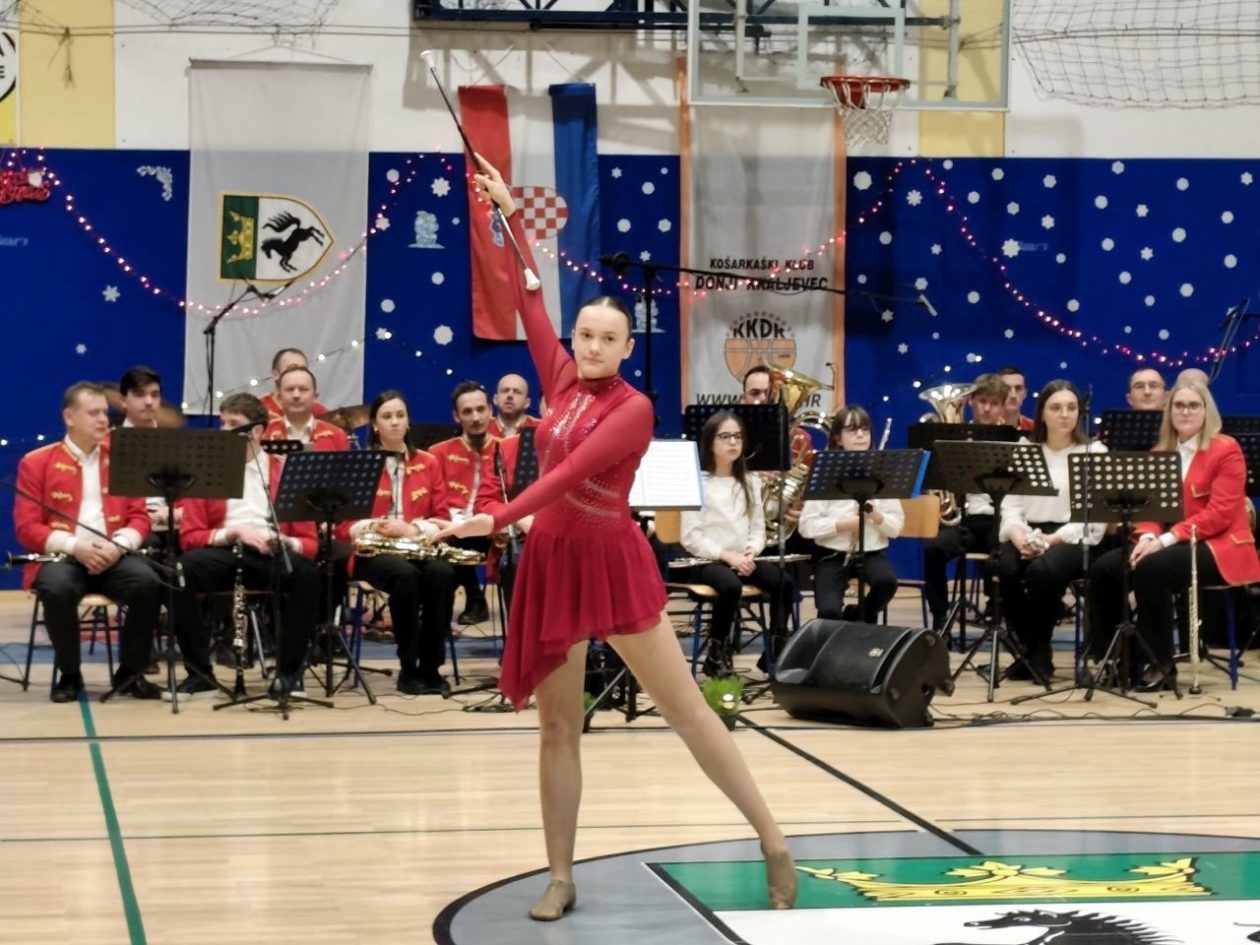 DONJI KRALJEVEC Tradicionalni božićno-novogodišnji koncert ispunio dvoranu OŠ Donji Kraljevec (1)