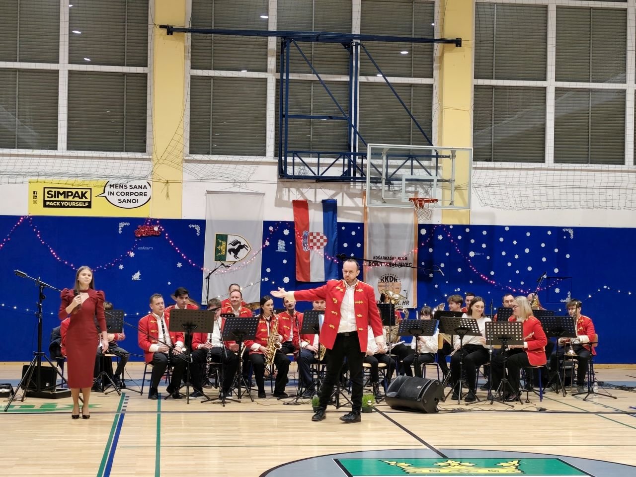 DONJI KRALJEVEC Tradicionalni božićno-novogodišnji koncert ispunio dvoranu OŠ Donji Kraljevec (10)