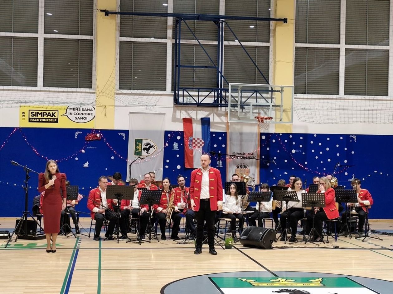 DONJI KRALJEVEC Tradicionalni božićno-novogodišnji koncert ispunio dvoranu OŠ Donji Kraljevec (11)