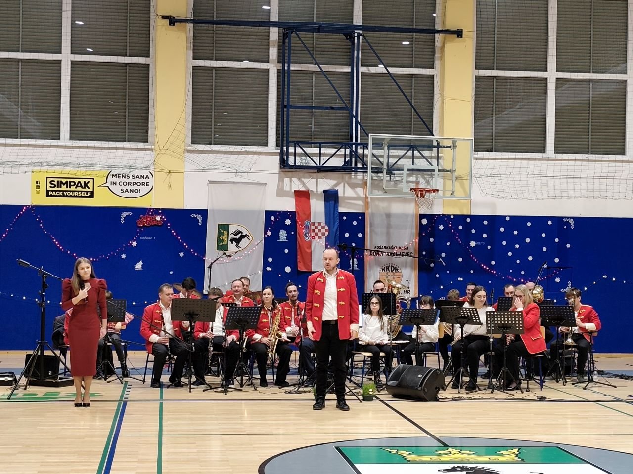 DONJI KRALJEVEC Tradicionalni božićno-novogodišnji koncert ispunio dvoranu OŠ Donji Kraljevec (11)