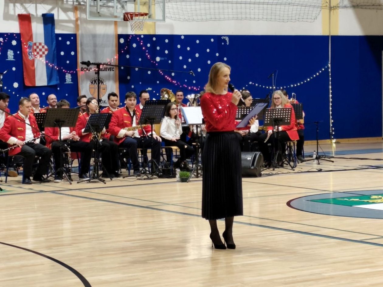 DONJI KRALJEVEC Tradicionalni božićno-novogodišnji koncert ispunio dvoranu OŠ Donji Kraljevec (13)