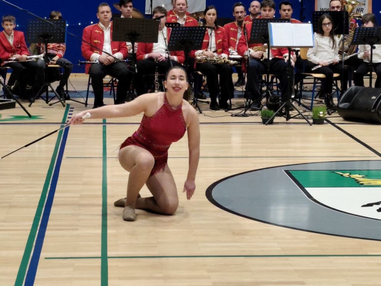 DONJI KRALJEVEC Tradicionalni božićno-novogodišnji koncert ispunio dvoranu OŠ Donji Kraljevec (14)