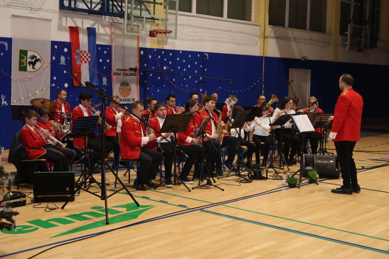 DONJI KRALJEVEC Tradicionalni božićno-novogodišnji koncert ispunio dvoranu OŠ Donji Kraljevec (21)