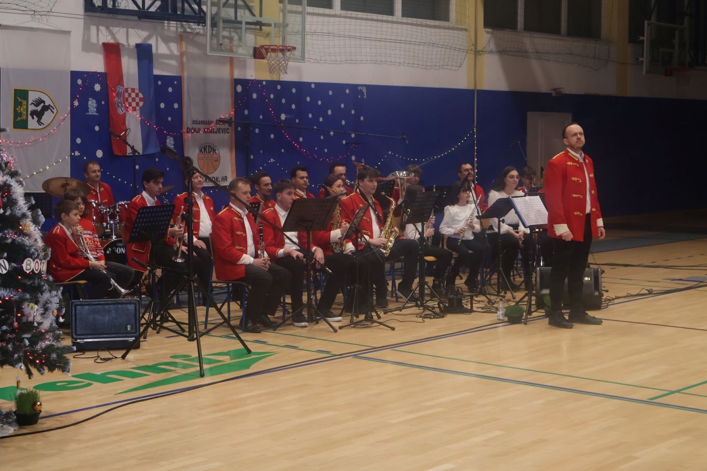 DONJI KRALJEVEC Tradicionalni božićno-novogodišnji koncert ispunio dvoranu OŠ Donji Kraljevec (25)