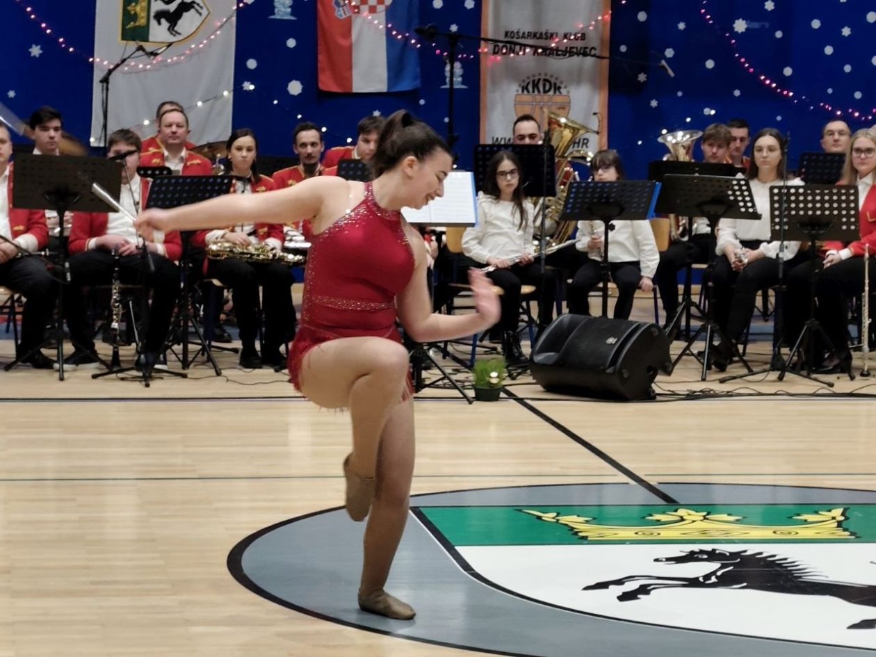 DONJI KRALJEVEC Tradicionalni božićno-novogodišnji koncert ispunio dvoranu OŠ Donji Kraljevec (28)