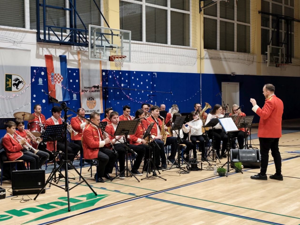 DONJI KRALJEVEC Tradicionalni božićno-novogodišnji koncert ispunio dvoranu OŠ Donji Kraljevec (5)