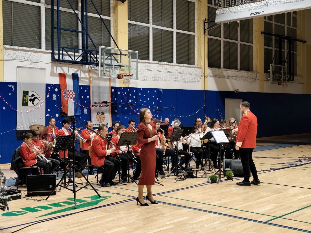 DONJI KRALJEVEC Tradicionalni božićno-novogodišnji koncert ispunio dvoranu OŠ Donji Kraljevec (6)