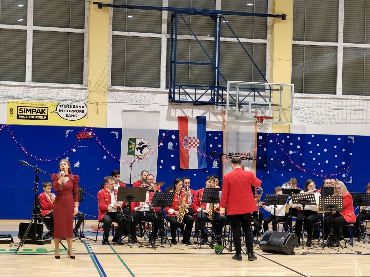 DONJI KRALJEVEC Tradicionalni božićno-novogodišnji koncert ispunio dvoranu OŠ Donji Kraljevec (8)