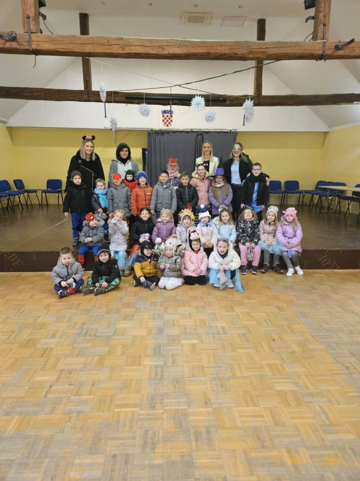 DONJI VIDOVEC Male maškare razveselile Općinu pjesmom, plesom i šarenim kostimima (1)