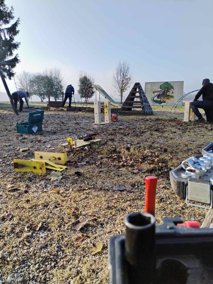 DONJI VIDOVEC Obnovljeno je dječje igralište NK Vidovčan (10) DONJI VIDOVEC Obnovljeno je dječje igralište NK Vidovčan (10)