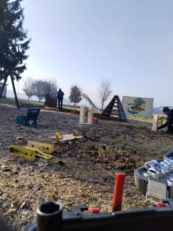 DONJI VIDOVEC Obnovljeno je dječje igralište NK Vidovčan (3) DONJI VIDOVEC Obnovljeno je dječje igralište NK Vidovčan (3)