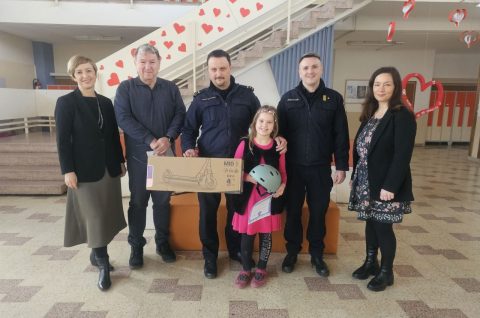 DRŽAVNA PRVAKINJA Mia Mikec osvojila prvo mjesto na „Prometnoj učilici“ (2) DRŽAVNA PRVAKINJA Mia Mikec osvojila prvo mjesto na „Prometnoj učilici“ (2)